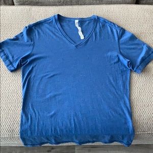 Men’s Lulu lemon v neck t shirt size M